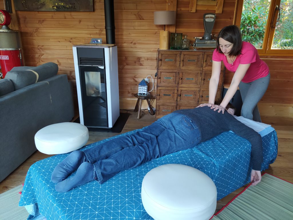 seance-de-shiatsu-sur-table